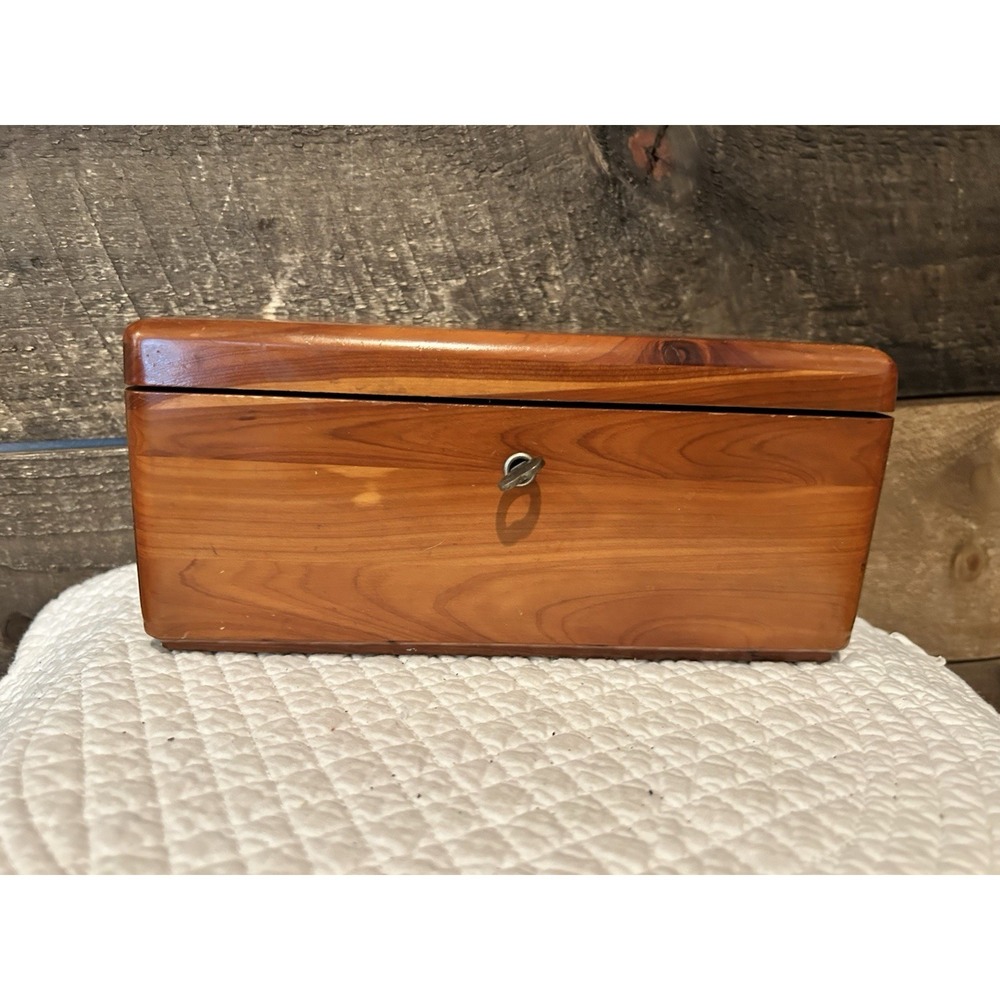 Lane Cedar Hope Jewelry Chest ‎ WITH KEY Vintage Salesman Sample